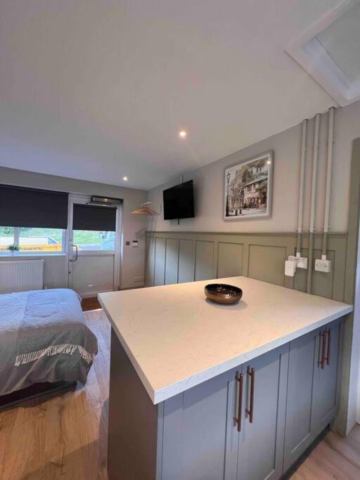 Seaview 1 Bed Open Condo - Free Parking Brighton Bagian luar foto