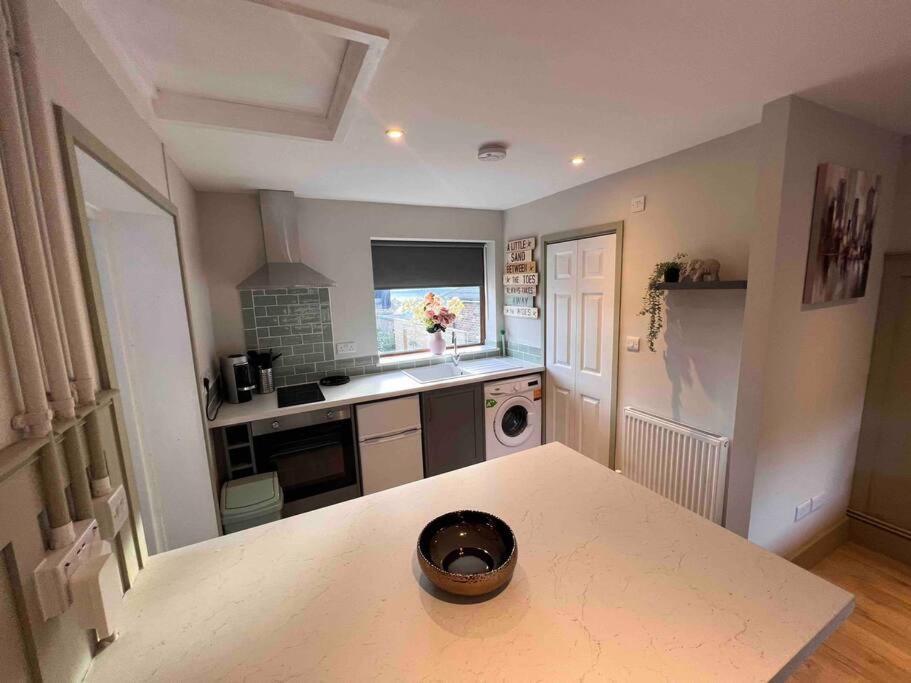 Seaview 1 Bed Open Condo - Free Parking Brighton Bagian luar foto