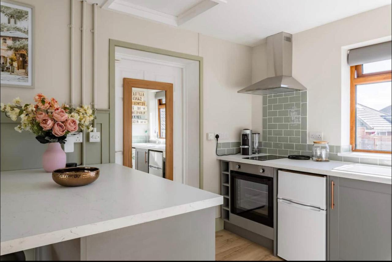 Seaview 1 Bed Open Condo - Free Parking Brighton Bagian luar foto