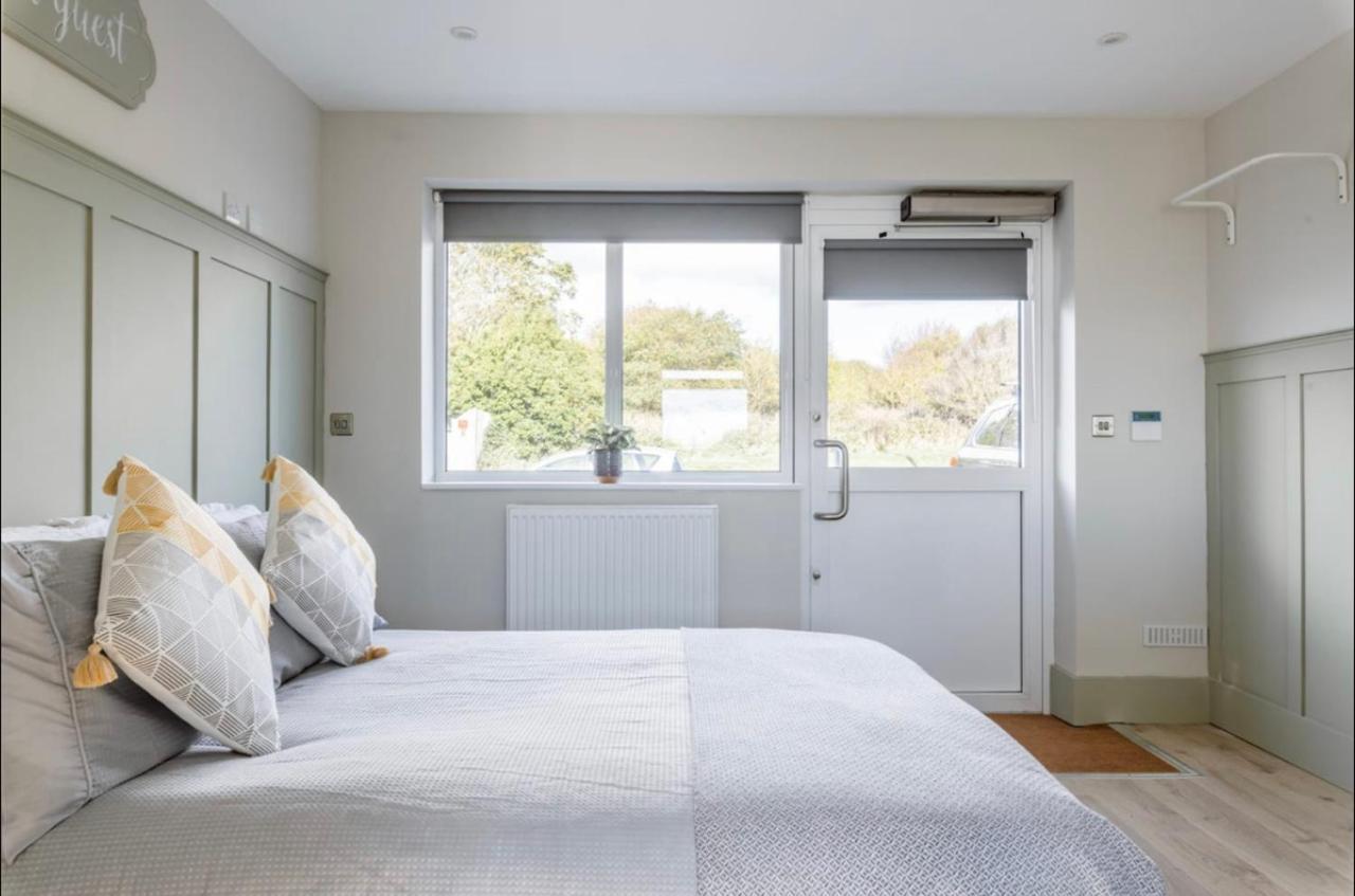 Seaview 1 Bed Open Condo - Free Parking Brighton Bagian luar foto