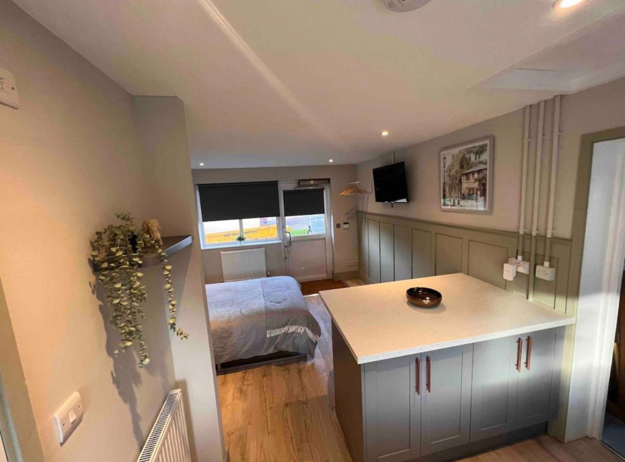 Seaview 1 Bed Open Condo - Free Parking Brighton Bagian luar foto
